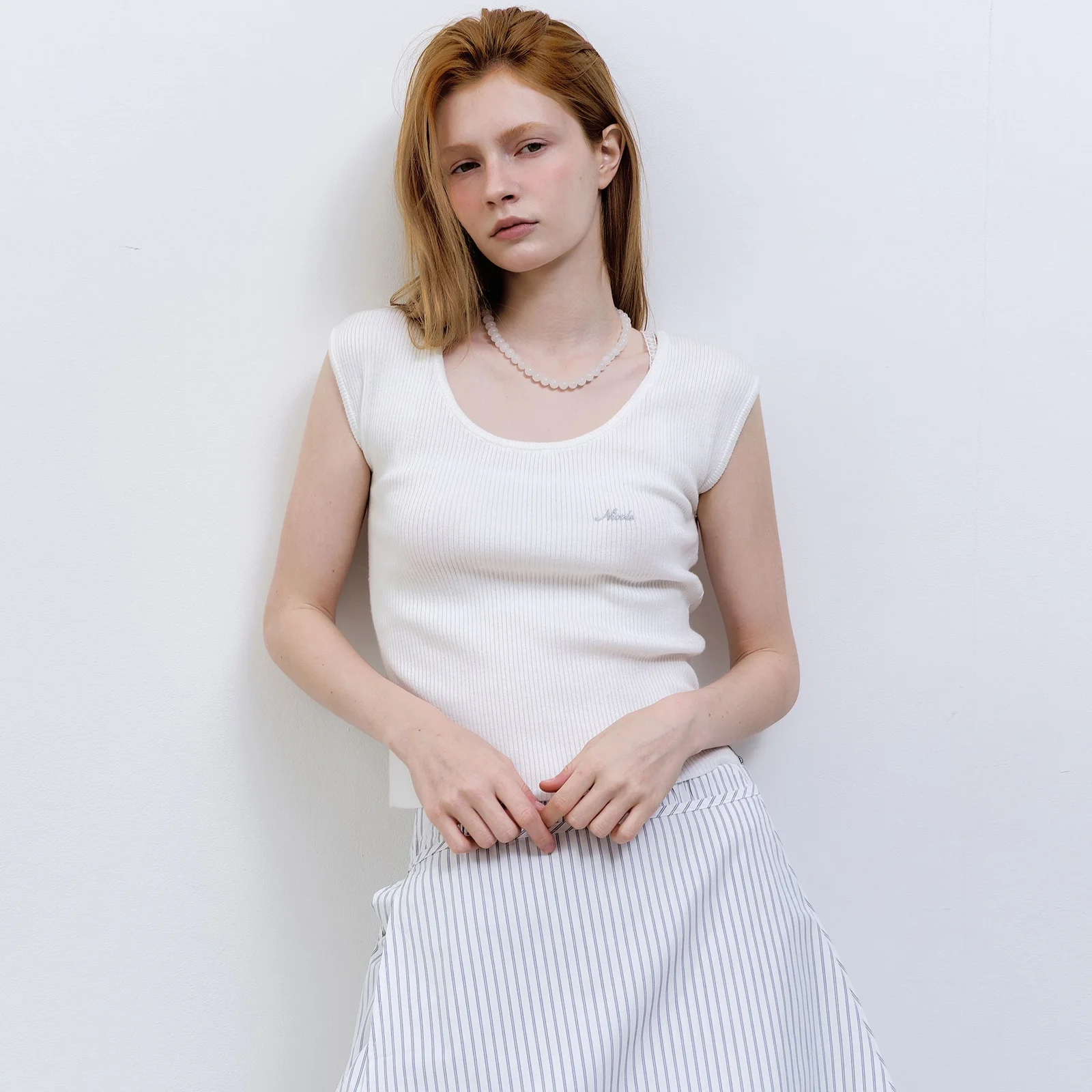 MINIMAL SLEEVE U-NECK KNIT TOP_CREAM