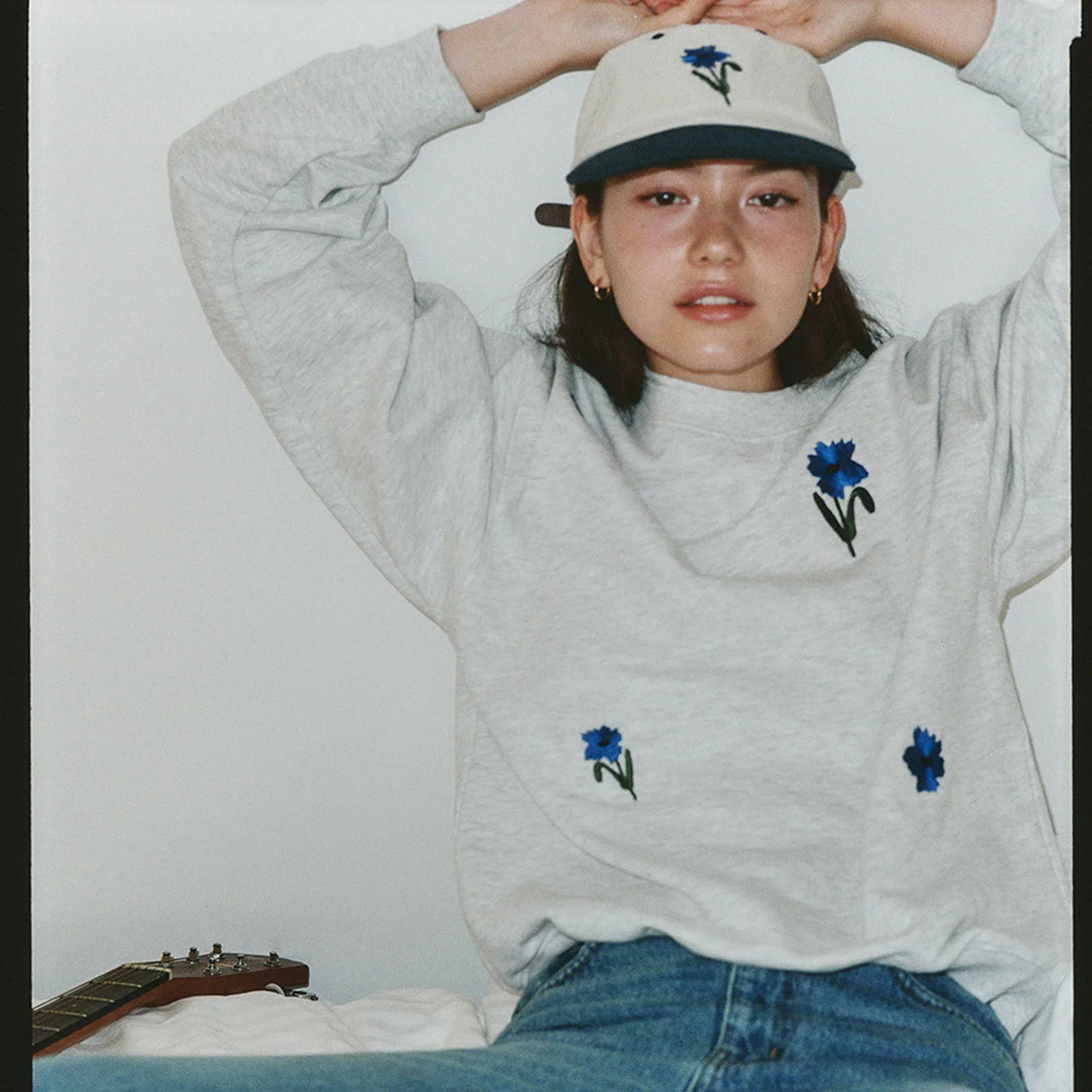 Daisy Sweat shirt - White Grey