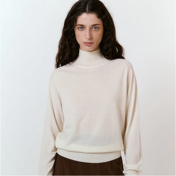 Signature Turtle Pullover (Ivory)