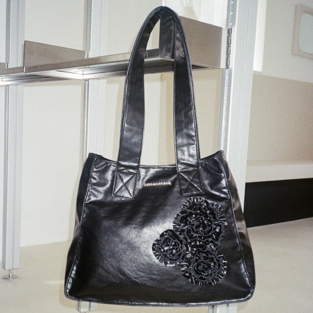 Flowers Leather Shoulder Bag (Black)