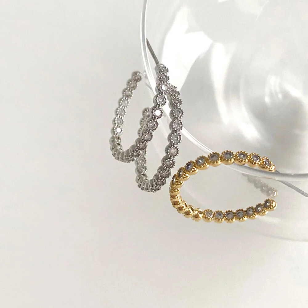 Kim Jieun 著用 Fold Cubic Ring Earring