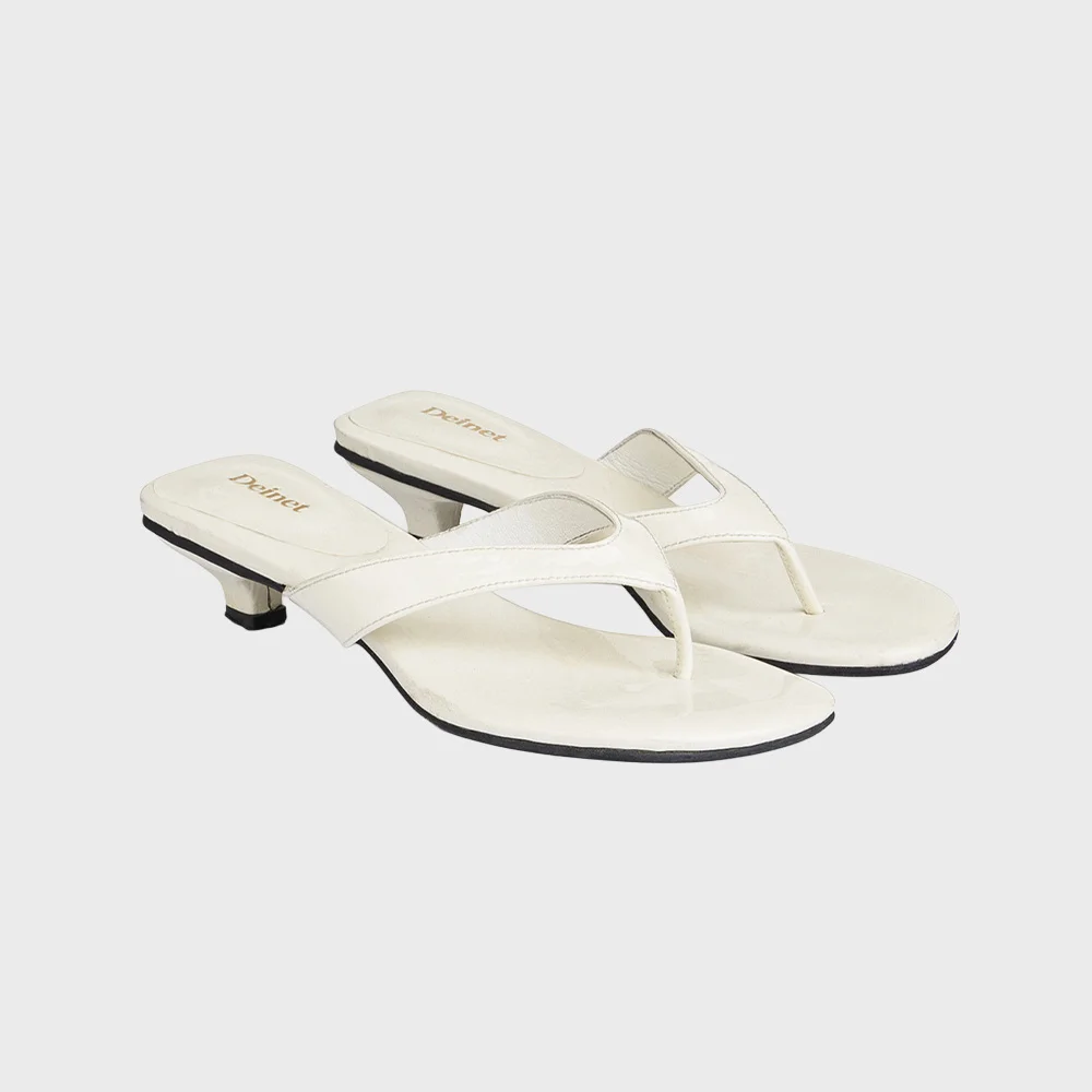 ENAMEL FLIP FLOP IN IVORY