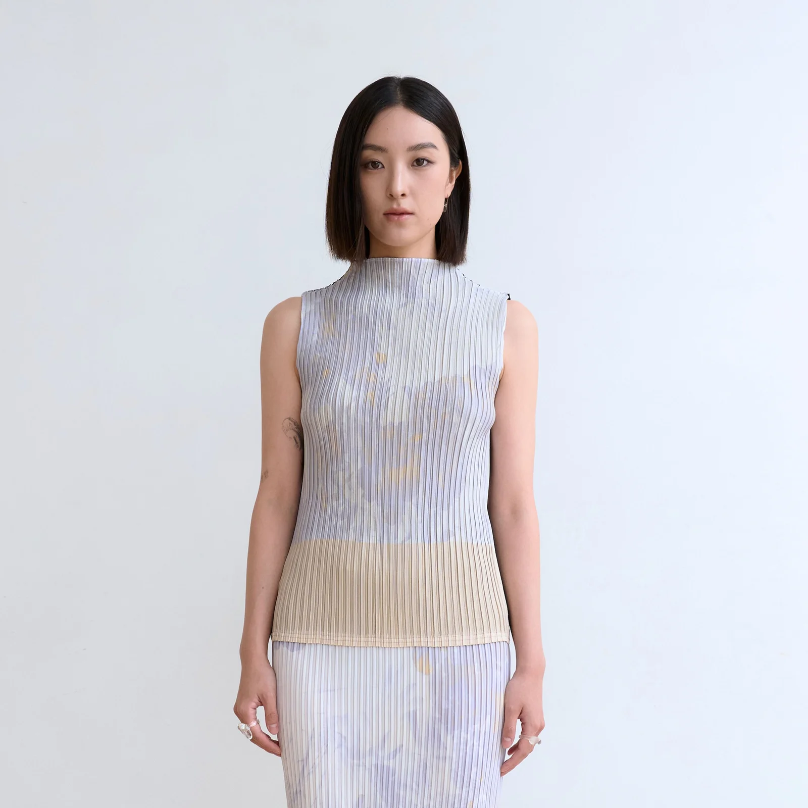 AIRY BLOCK SLEEVELESS (SOFT LEMON)