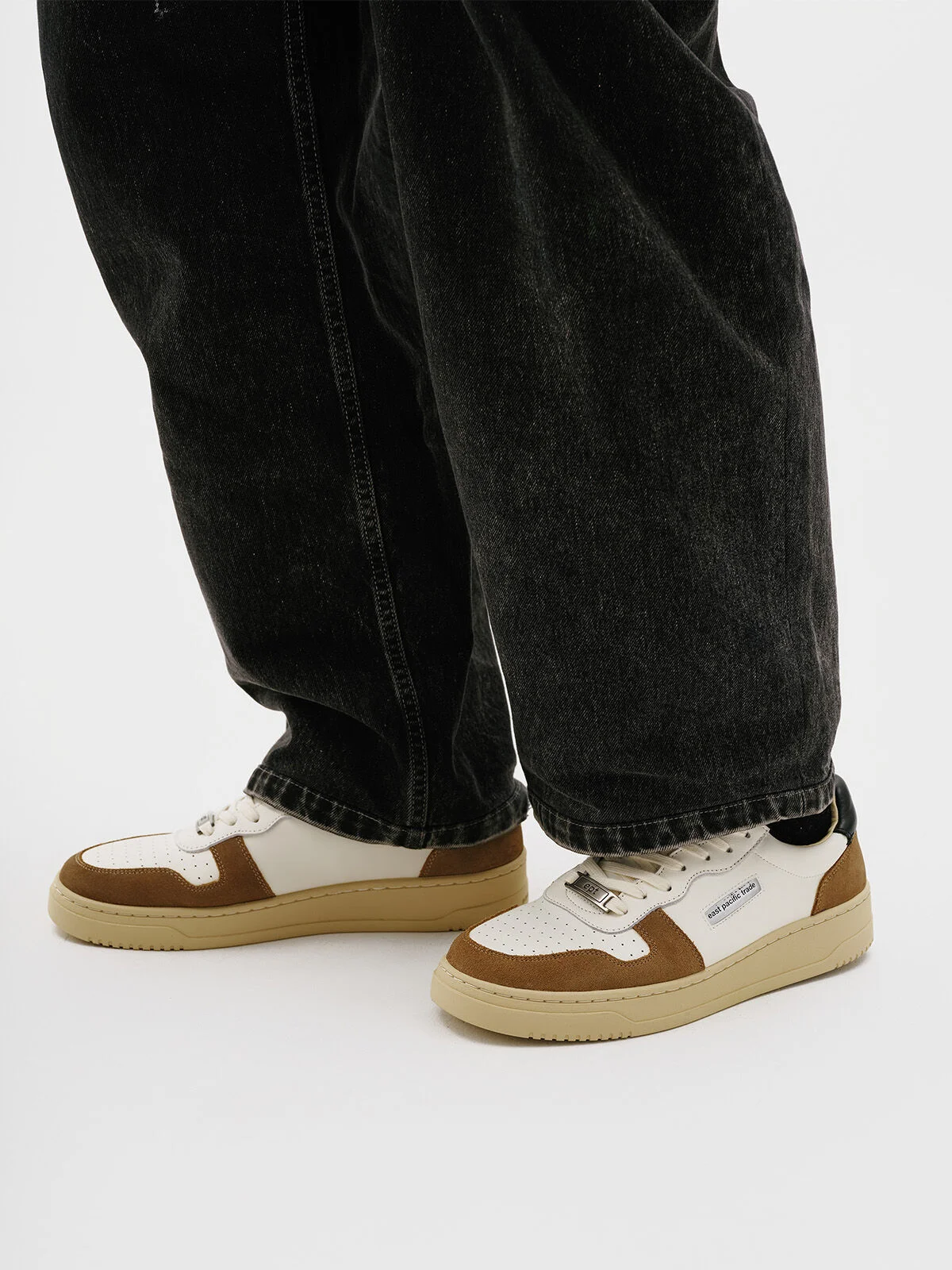 COURT (TAUPE/BLACK)