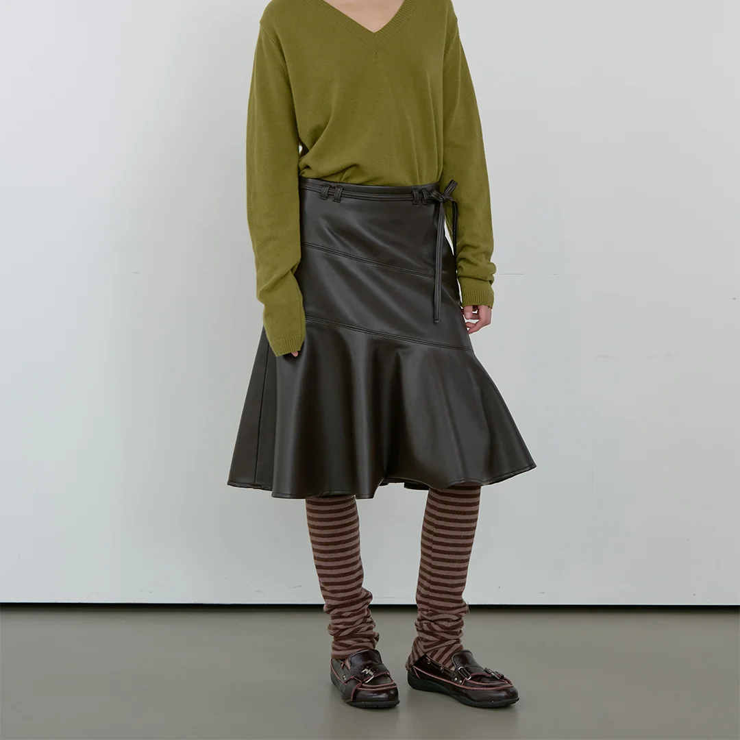 OFFSET DETAIL LEATHER SKIRT_DARK BROWN