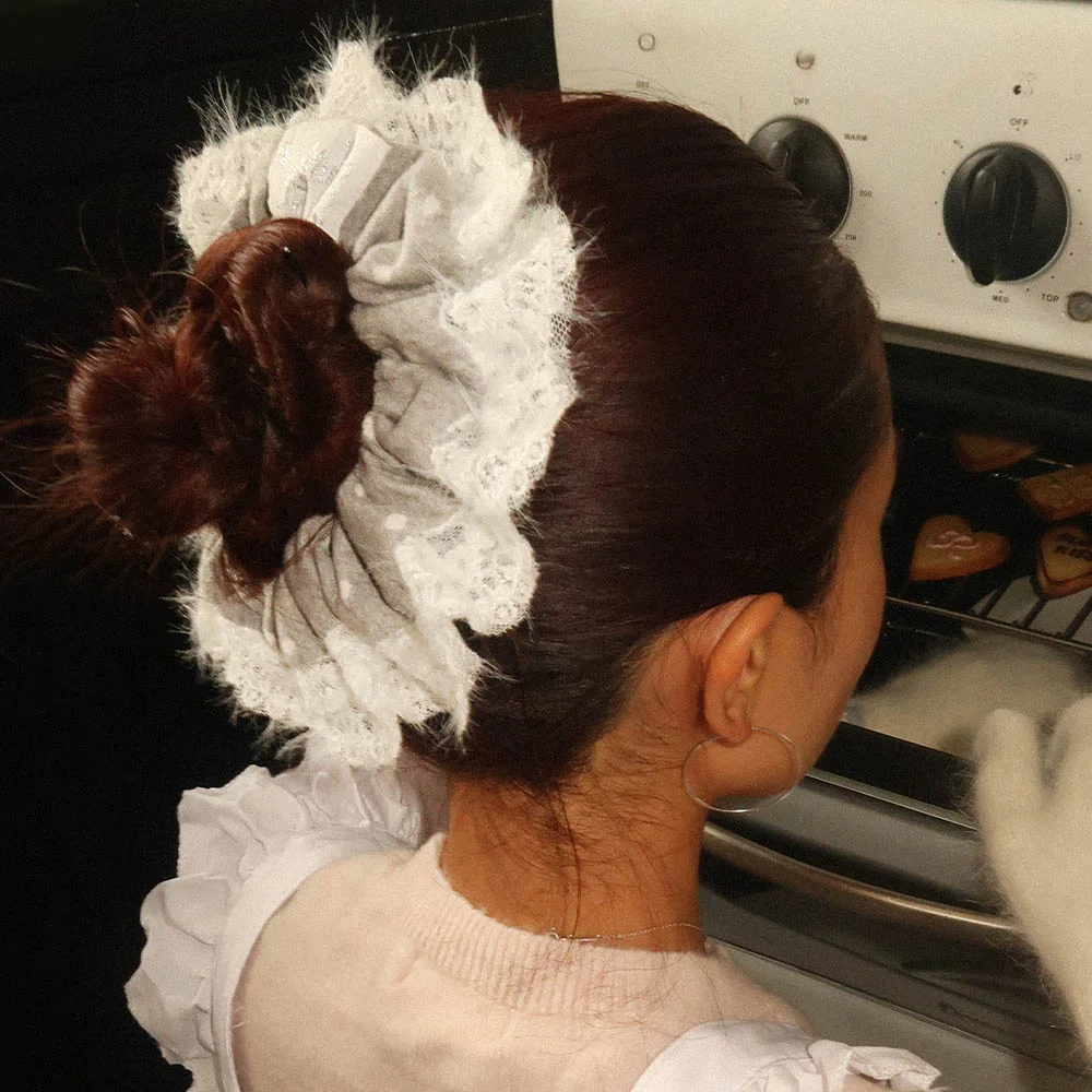 Mellow Dot Scrunchie - Gray