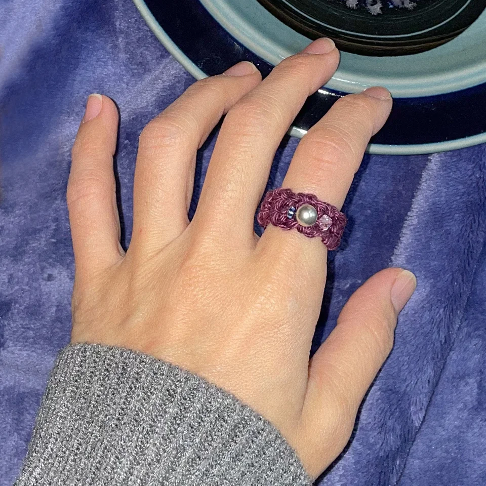Gem with knitted ring (Purple)