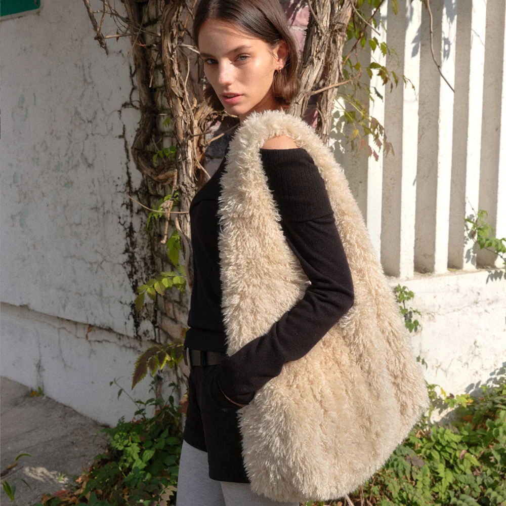 MARY FUR HOBO BAG _BEIGE