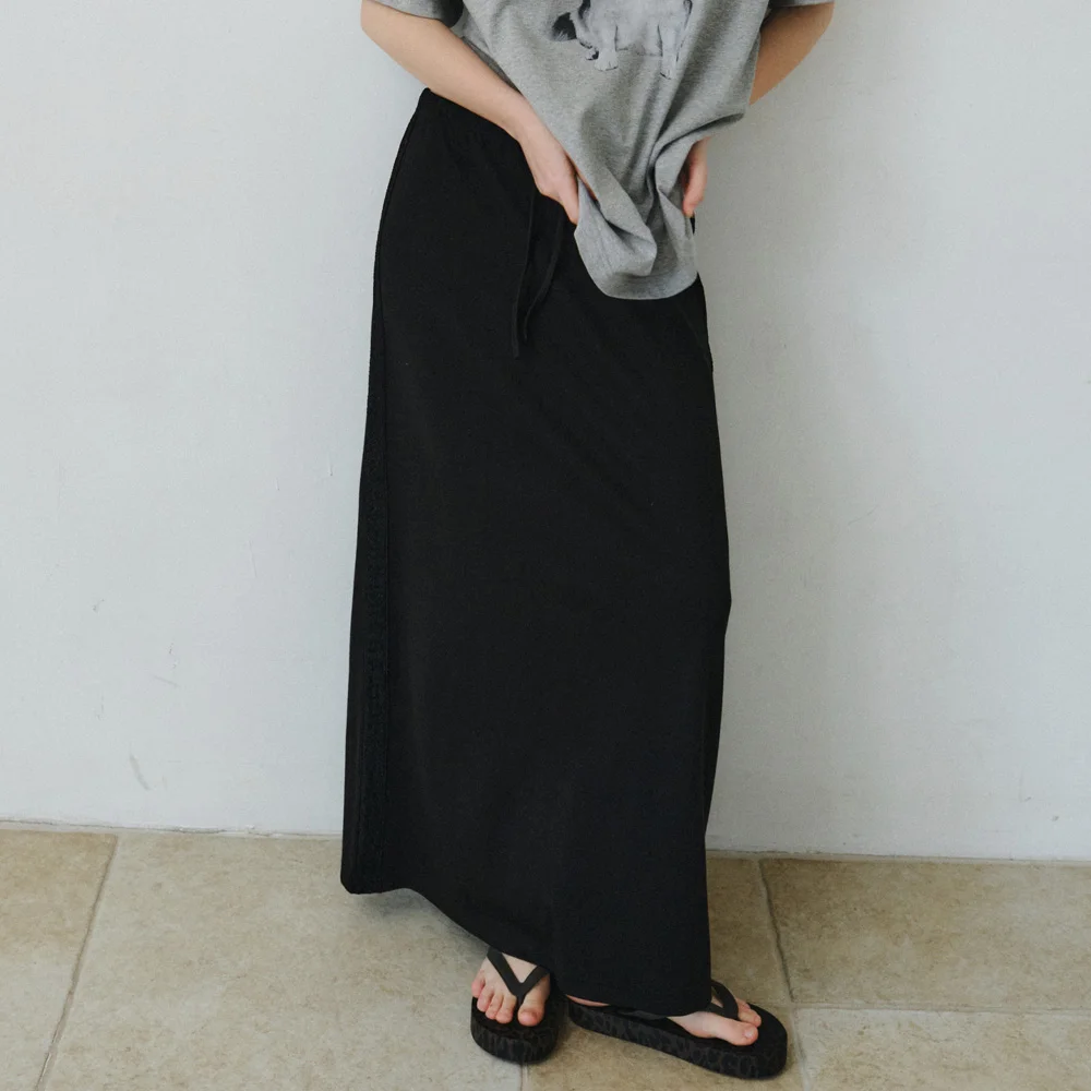 SIDE LACE BANDING LONG SKIRT / BLACK
