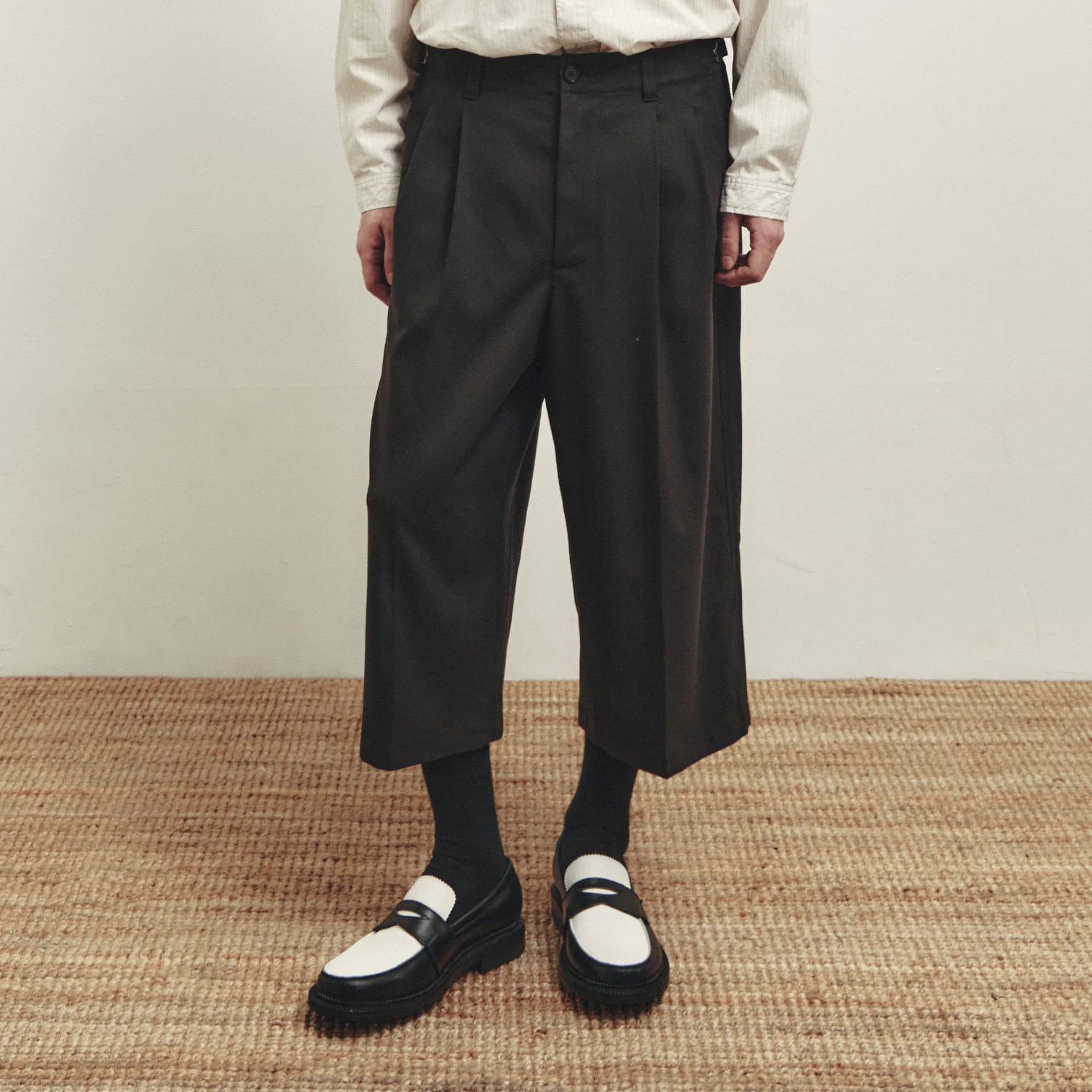 2-pleated Cropped Pants - Dark Brown