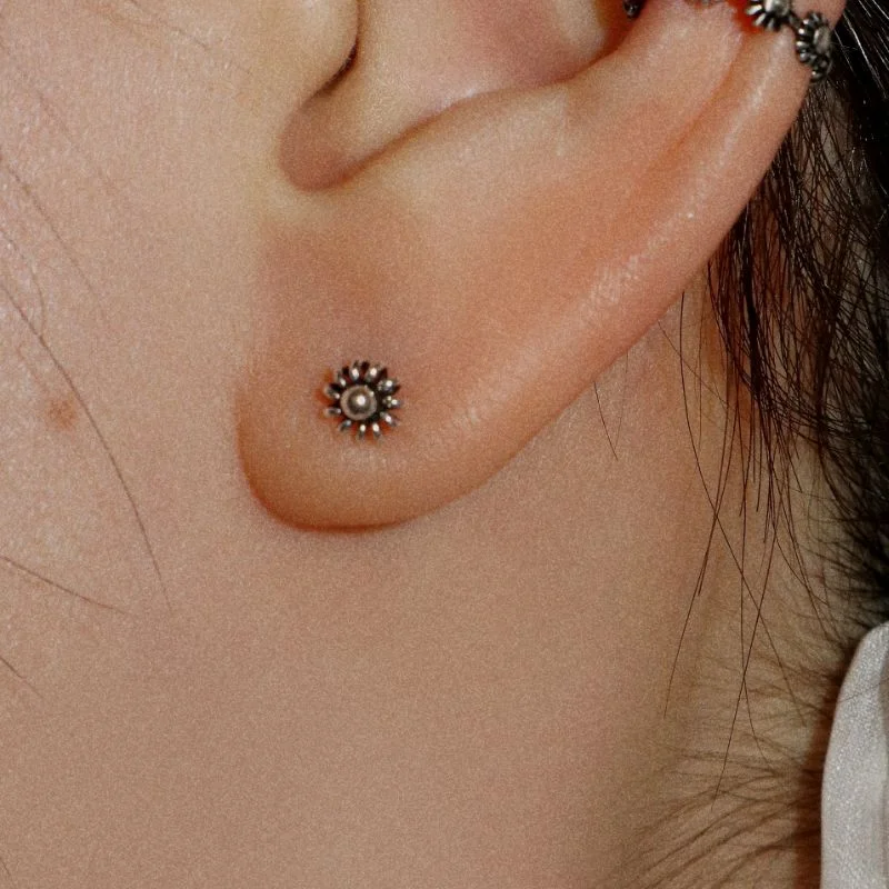 Mini spring flower earrings / Uhwa 迷你 春季 花卉 耳環