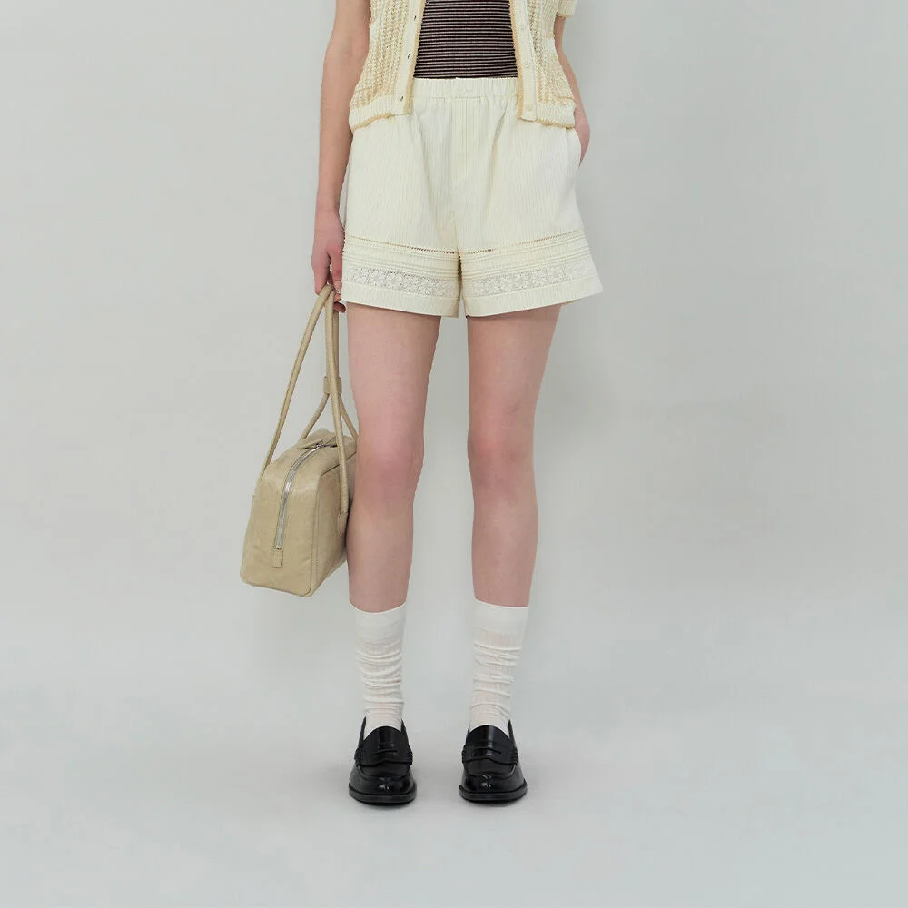 ELLIS LACE SHORTS (CREAM)