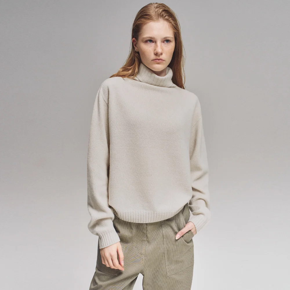 Fine turtle neck knit (pale ivory)
