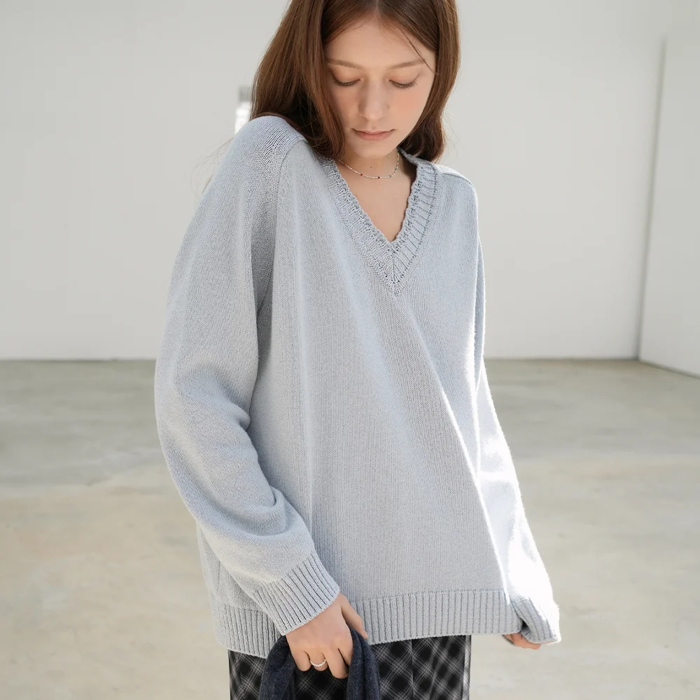 Loose-Fit Raglan V-Neck Knit (sky blue)
