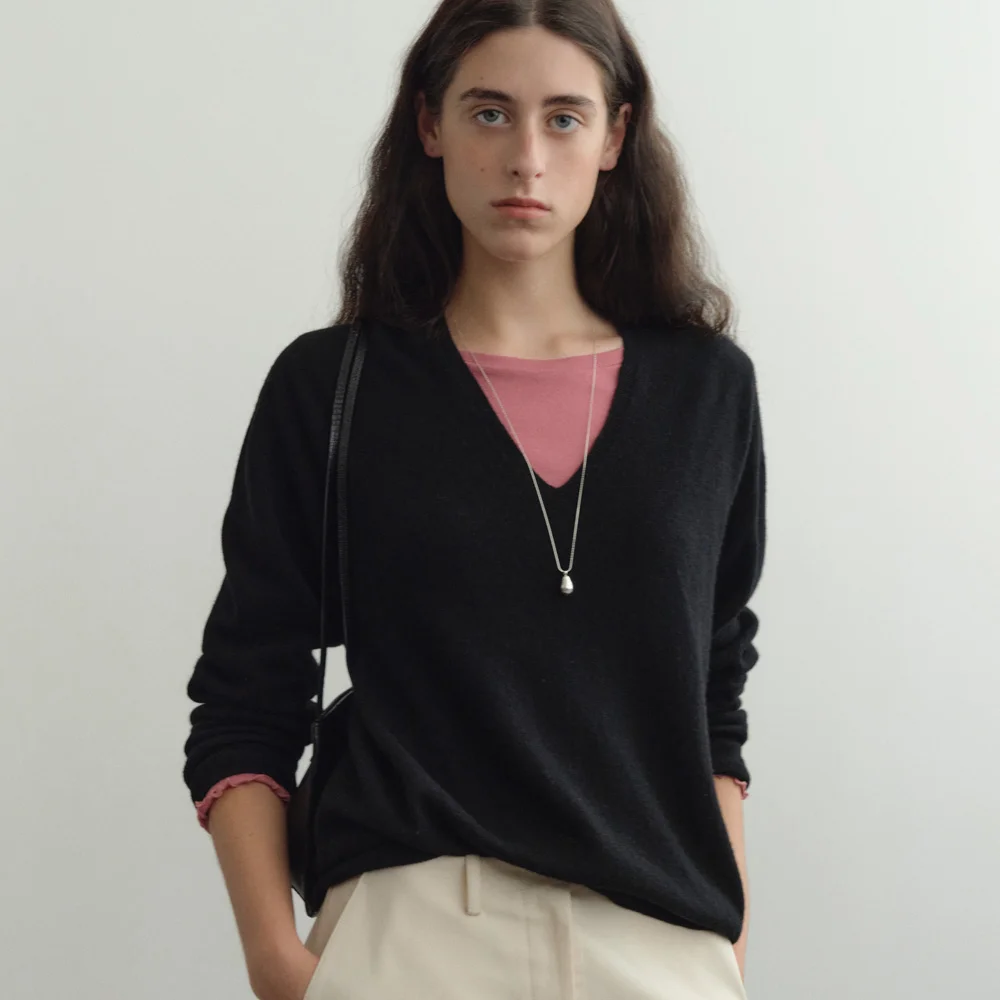 Lei Wool V-neck Knit (Black)