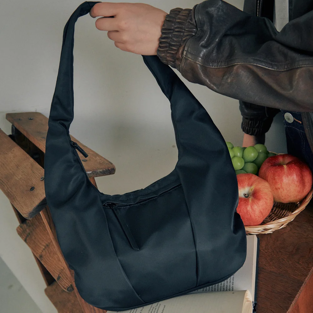 oval bag - solid black