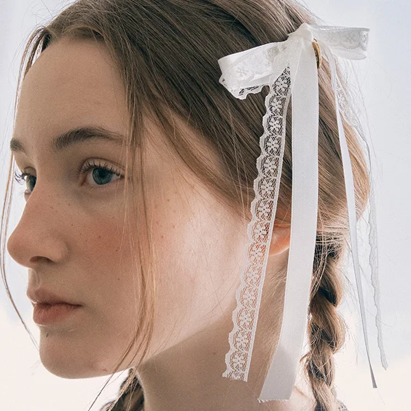 LACE RIBBON PIN WHITE