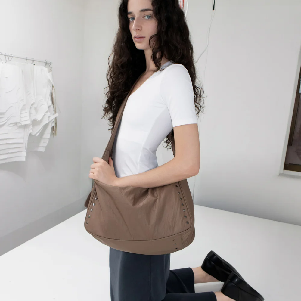 Freckle messenger bag(Cocoa powder)