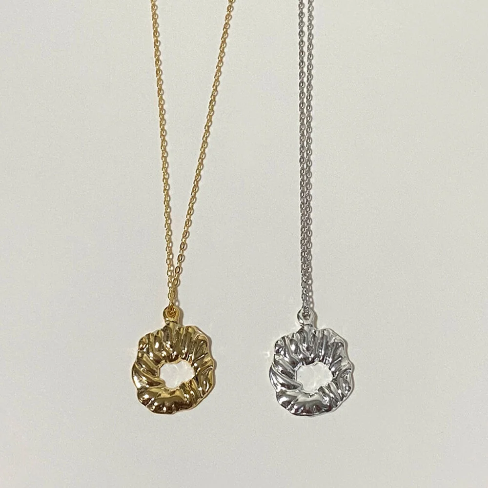 Jang Hee-ryung 著用 Dazzle Wave Necklace