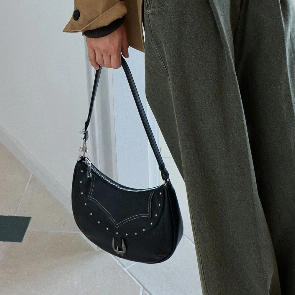 Willow Shoulder in Black UB5AB095-10