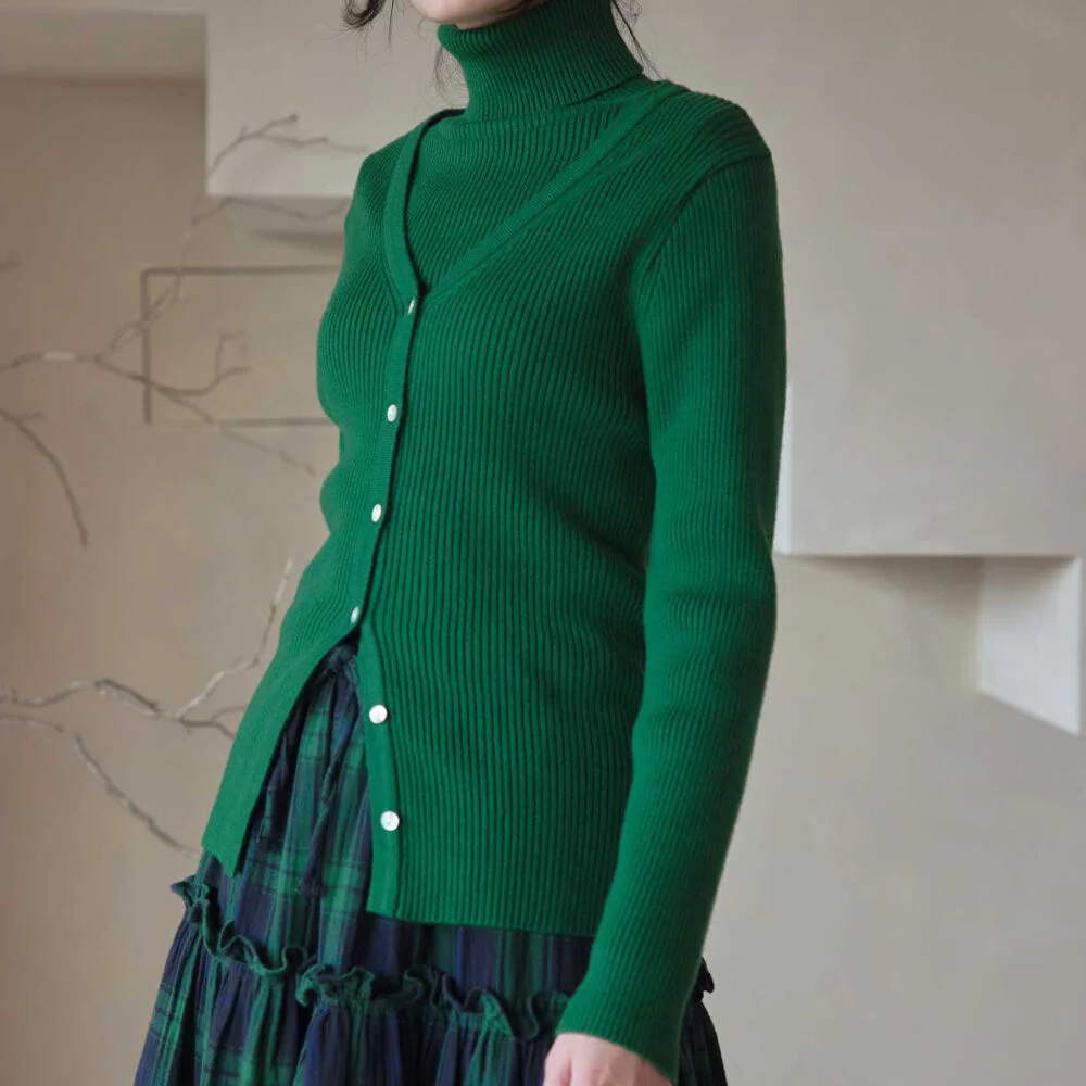 Classic V-neck cardigan
