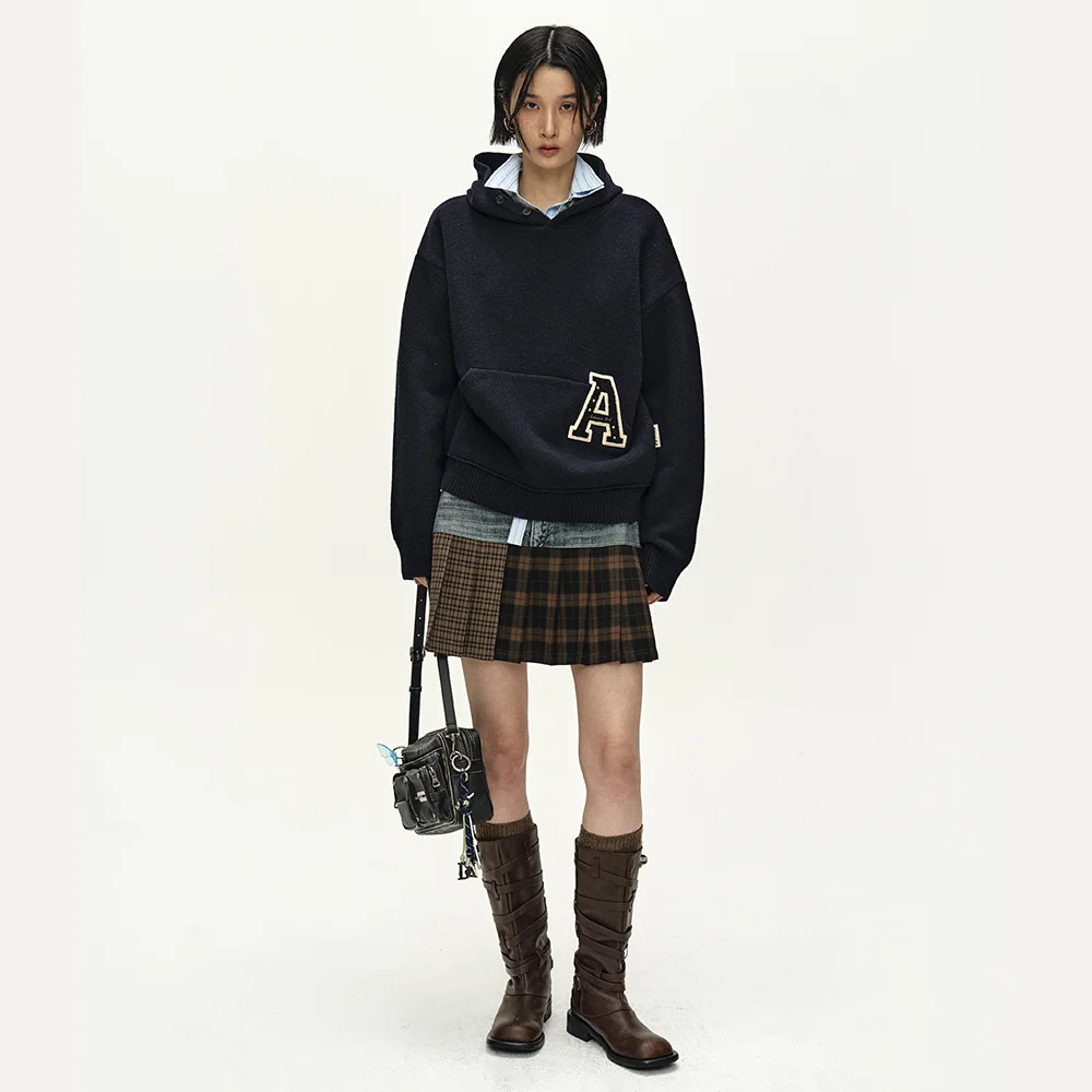 (ESSENTIAL) UNISEX VARSITY PATCH HOODIE (DARK NAVY)