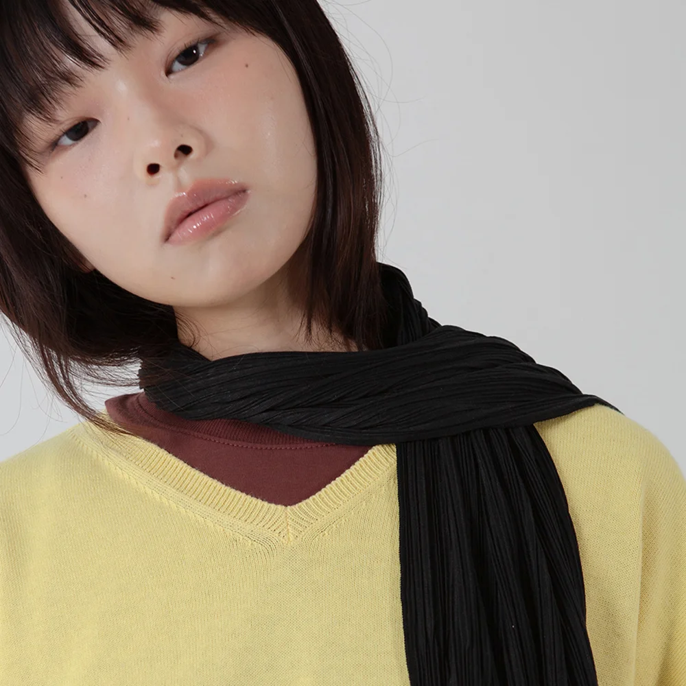 pleats long scarf - black