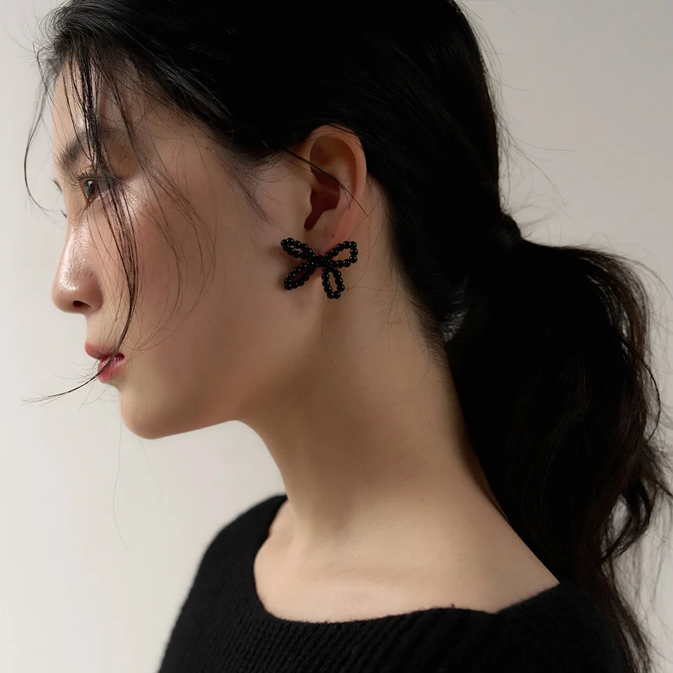 pearl navi earring - black