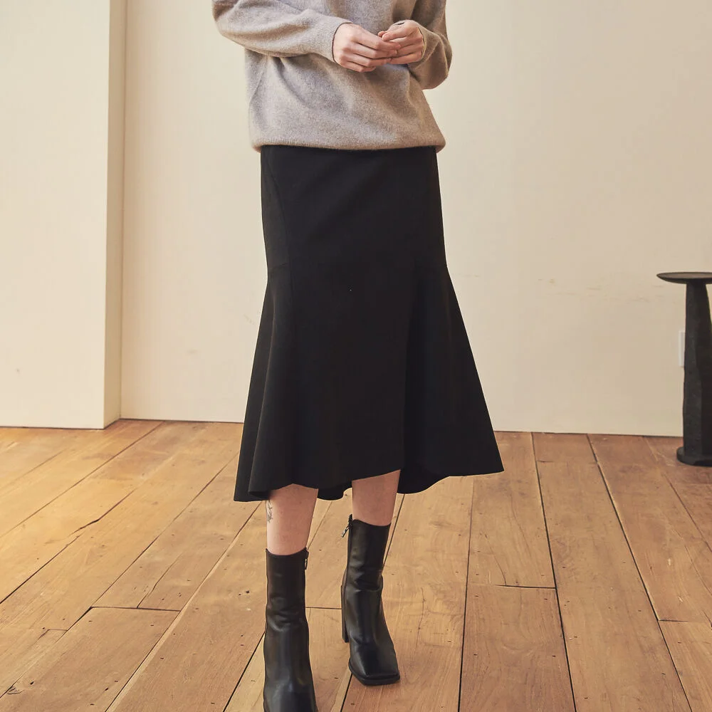SUEDE MERMAID LINE FLARED SKIRT_BLACK
