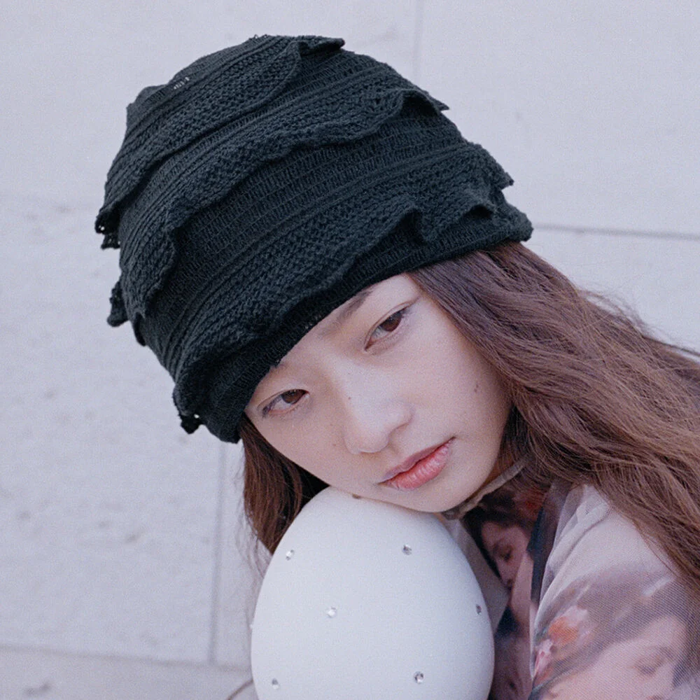 PETAL BEANIE IN BLACK