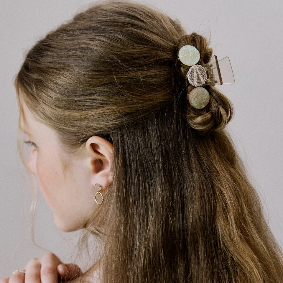 Glitter with knitted hair claw (Beige)