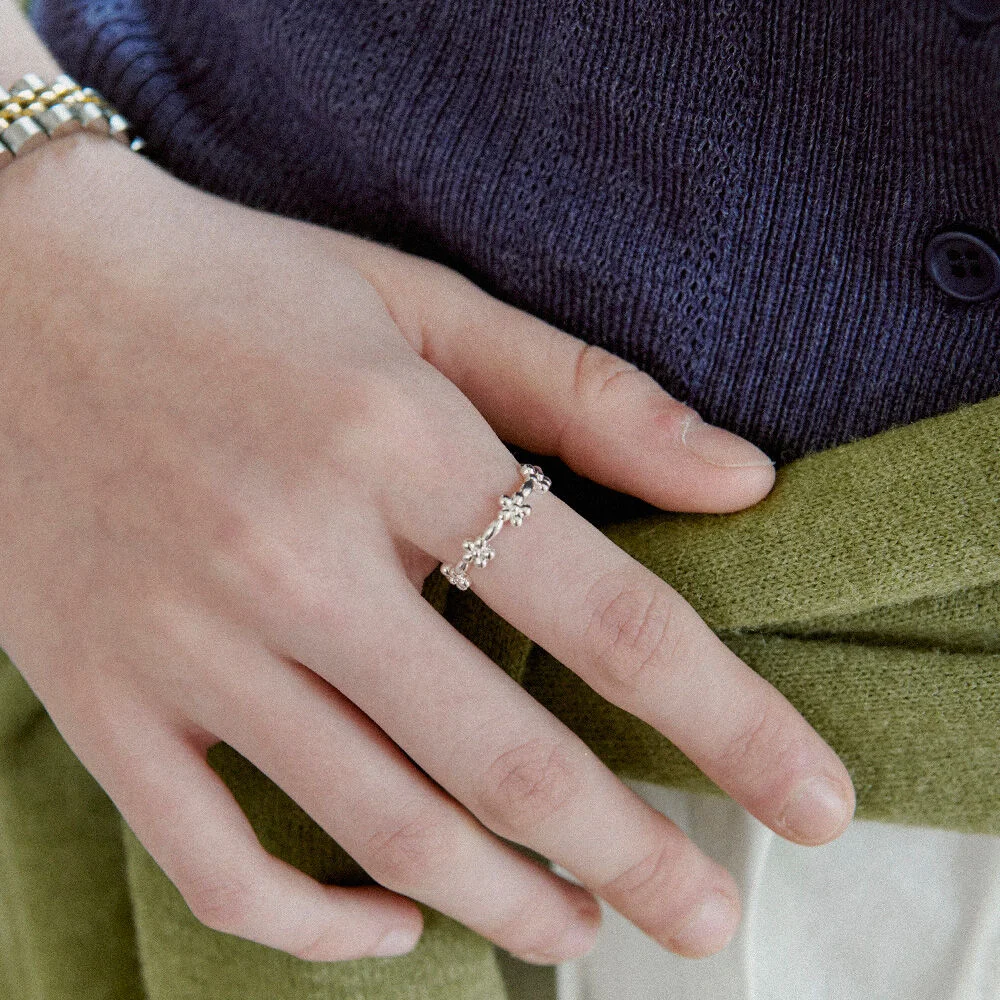 Petal Line Ring. RB1211