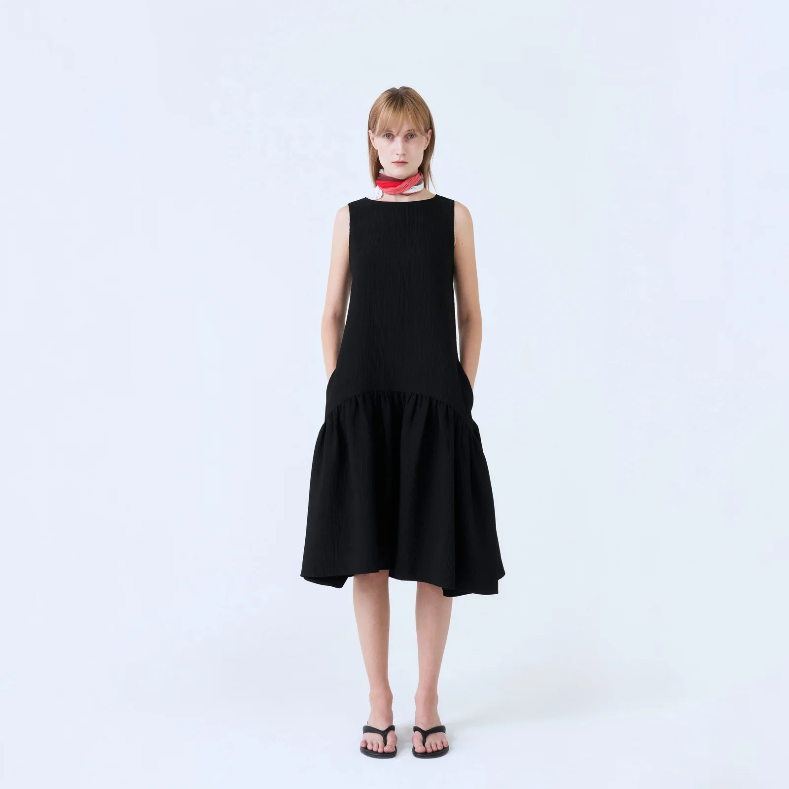 LOW-RISE SHIRRING DRESS (BLACK)