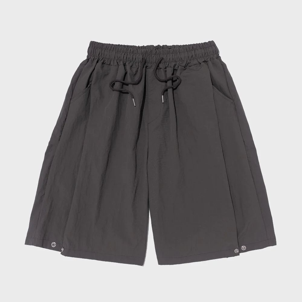 NYLON PINTUCK BERMUDA PANTS (CHARCOAL)