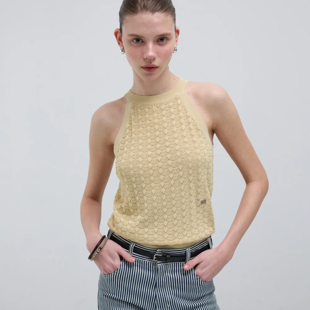 SHELL PATTERNED KNIT HALTER TOP_LIME