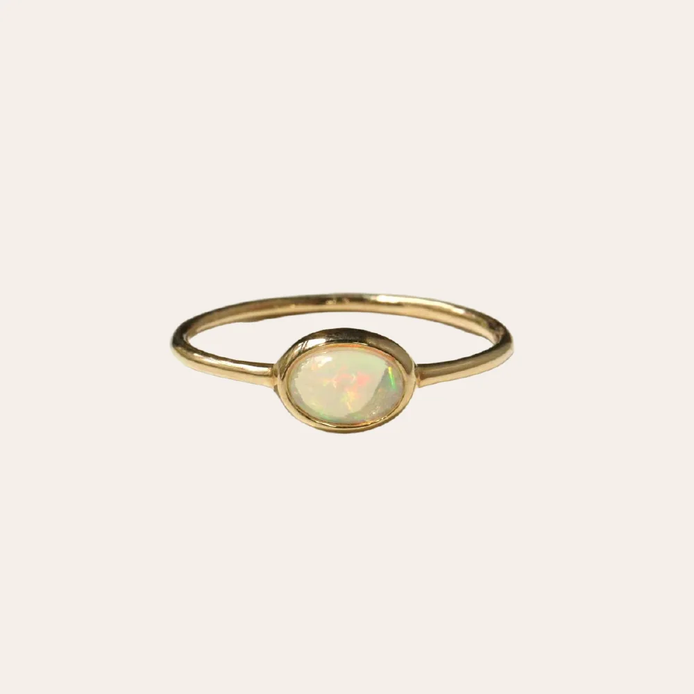 OVAL CABOCHON RING 橢圓 蛋白石色 凸圓面寶石 戒指