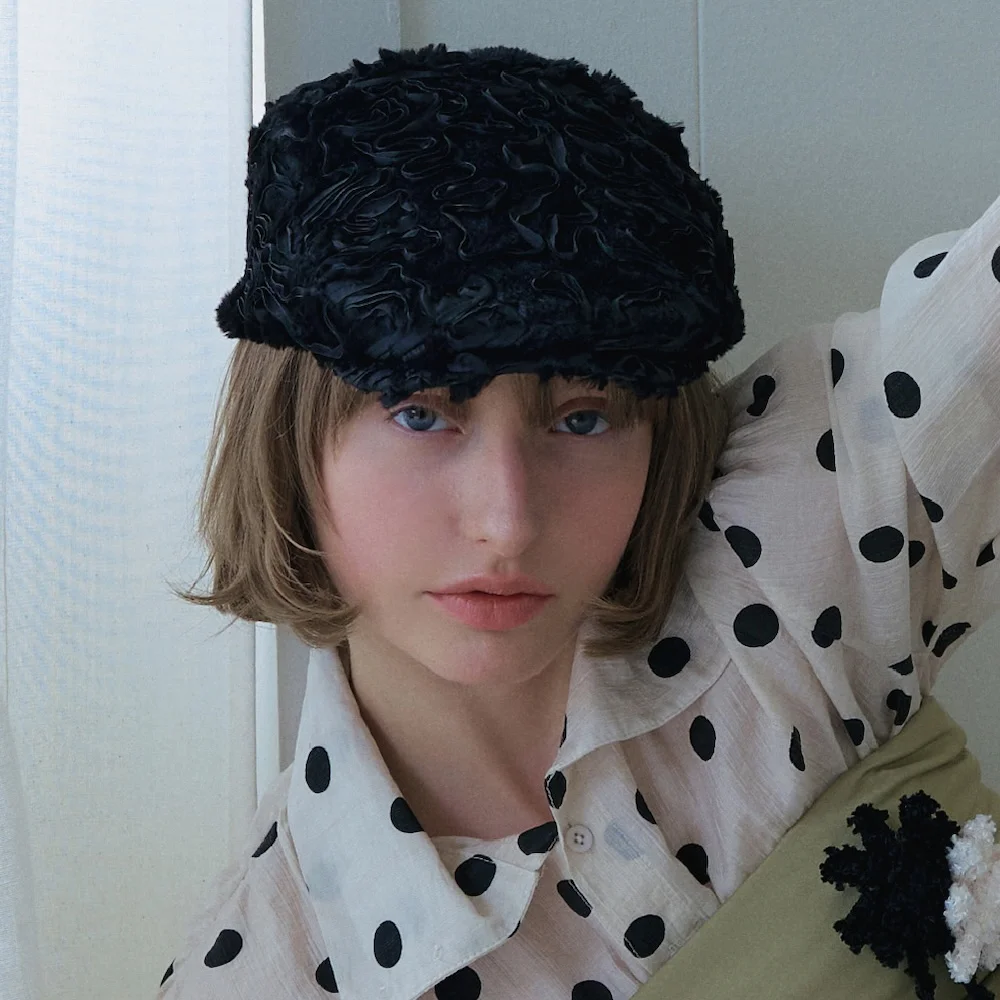 MOIRE FUR FLAT CAP IN BLACK