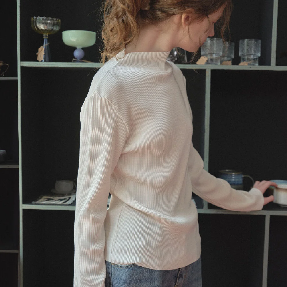 Pleats mock neck top _Cream