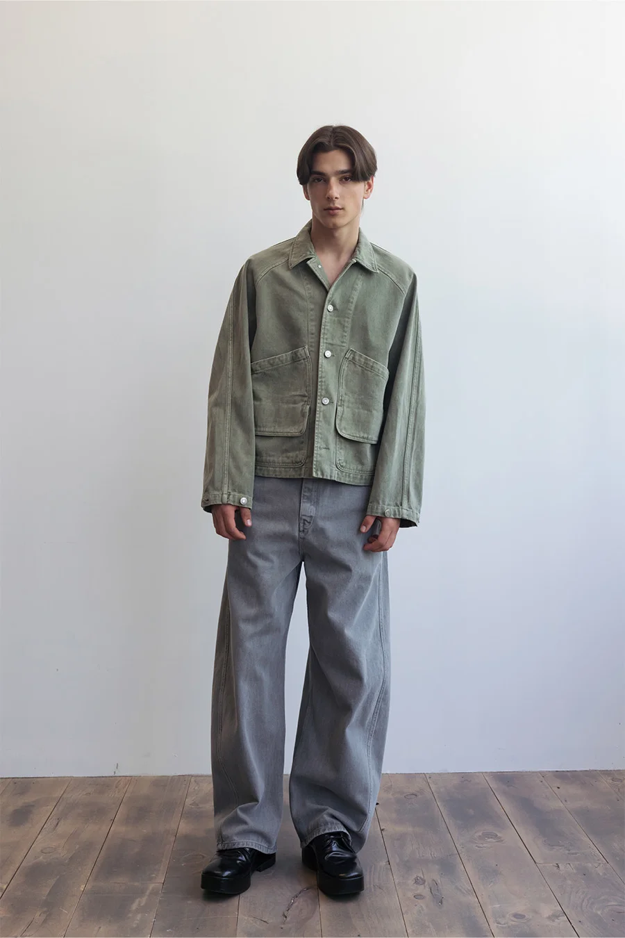 GARMENT-DYED CURVED JEANS