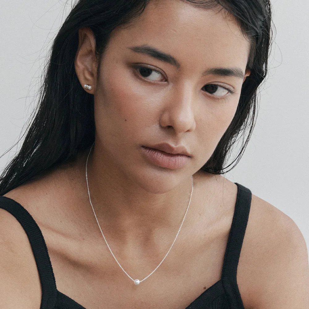Mute Pearl Necklace