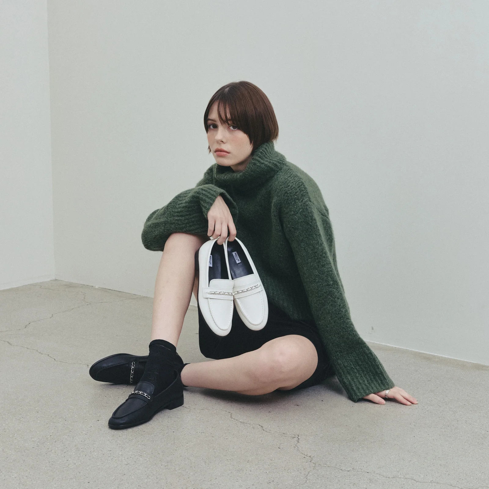 EO2519 Lumi Chain Loafers