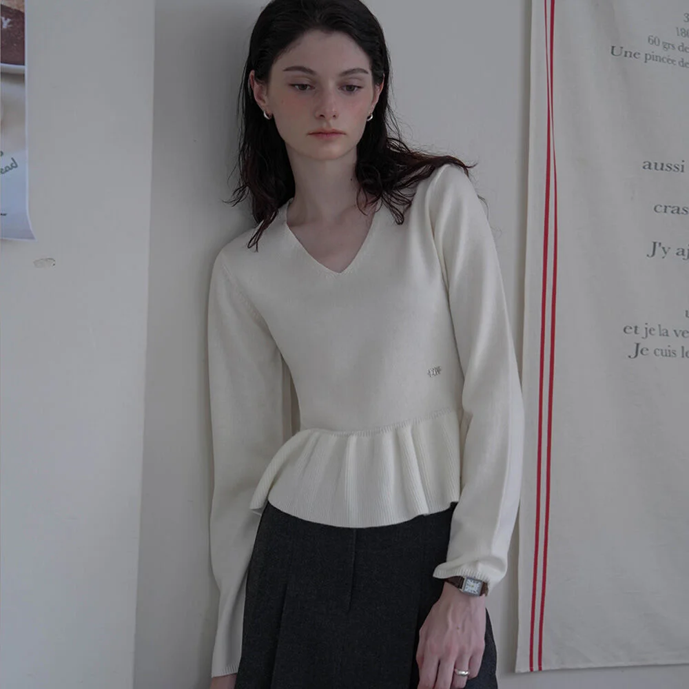 V-neck Flare Shirring Knit