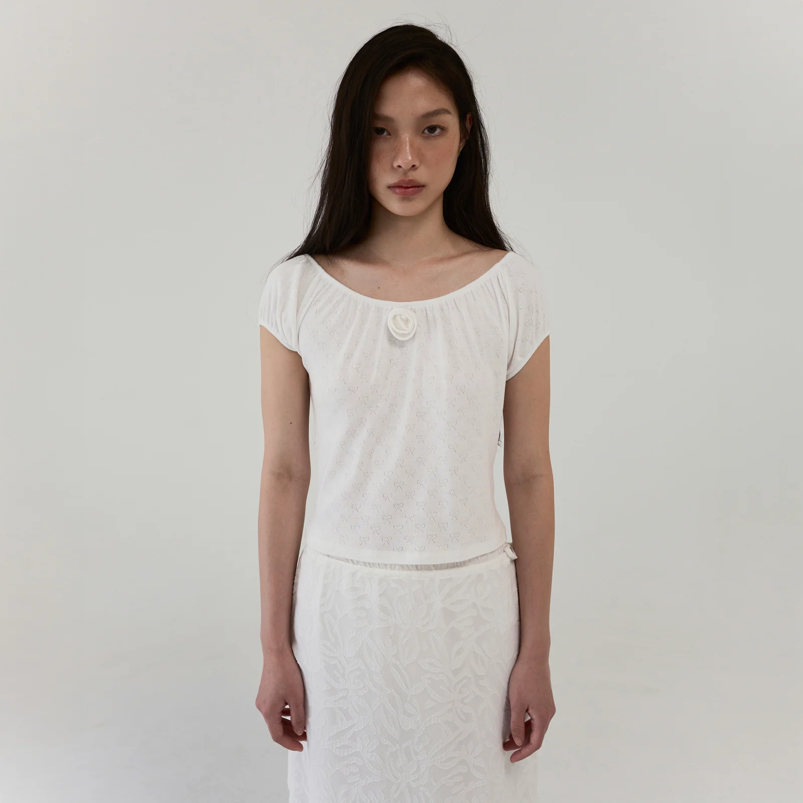 TWO-WAY ROSE SHIRRING TOP - WHITE