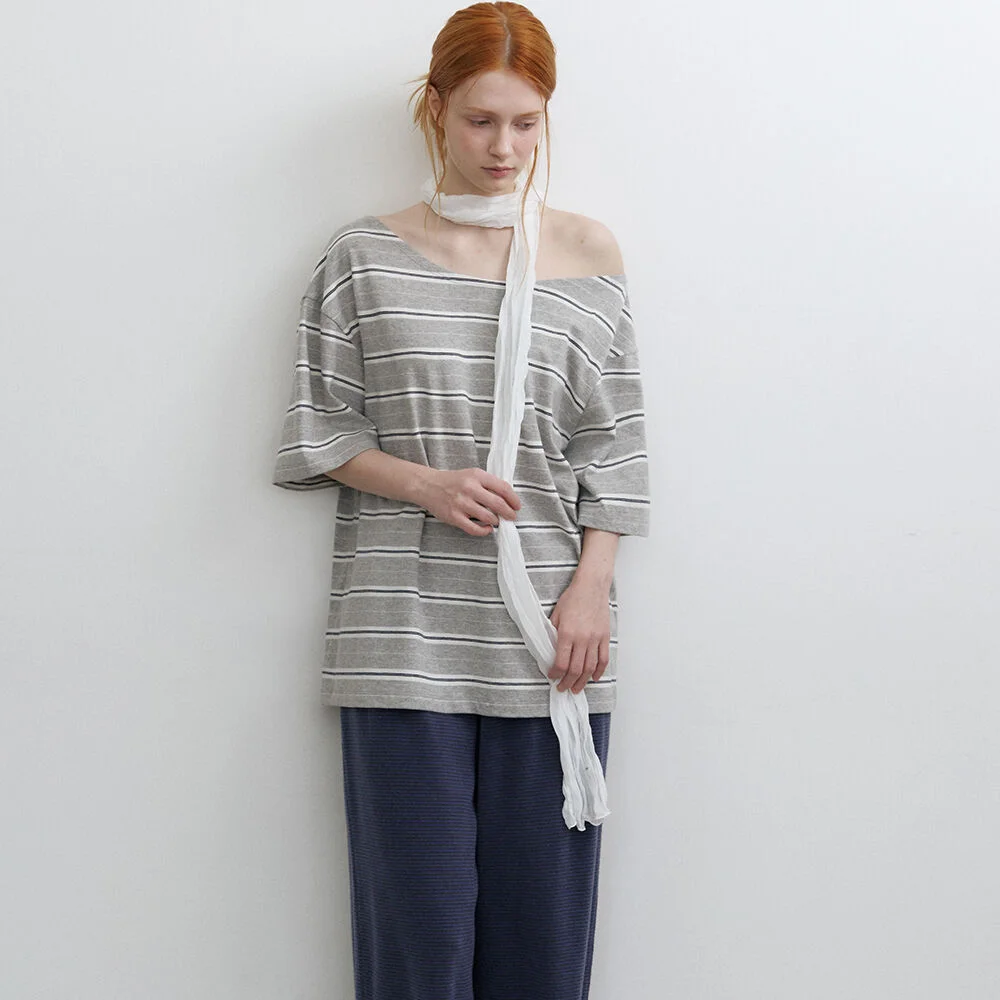 Off-shoulder stripe T-shirt _Gray