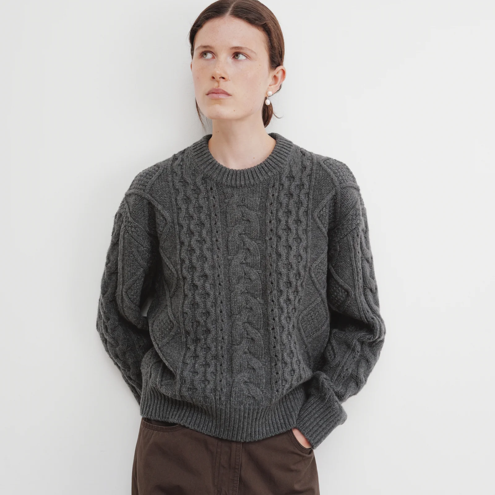 Wool Cable Round Knit (Charcoal)