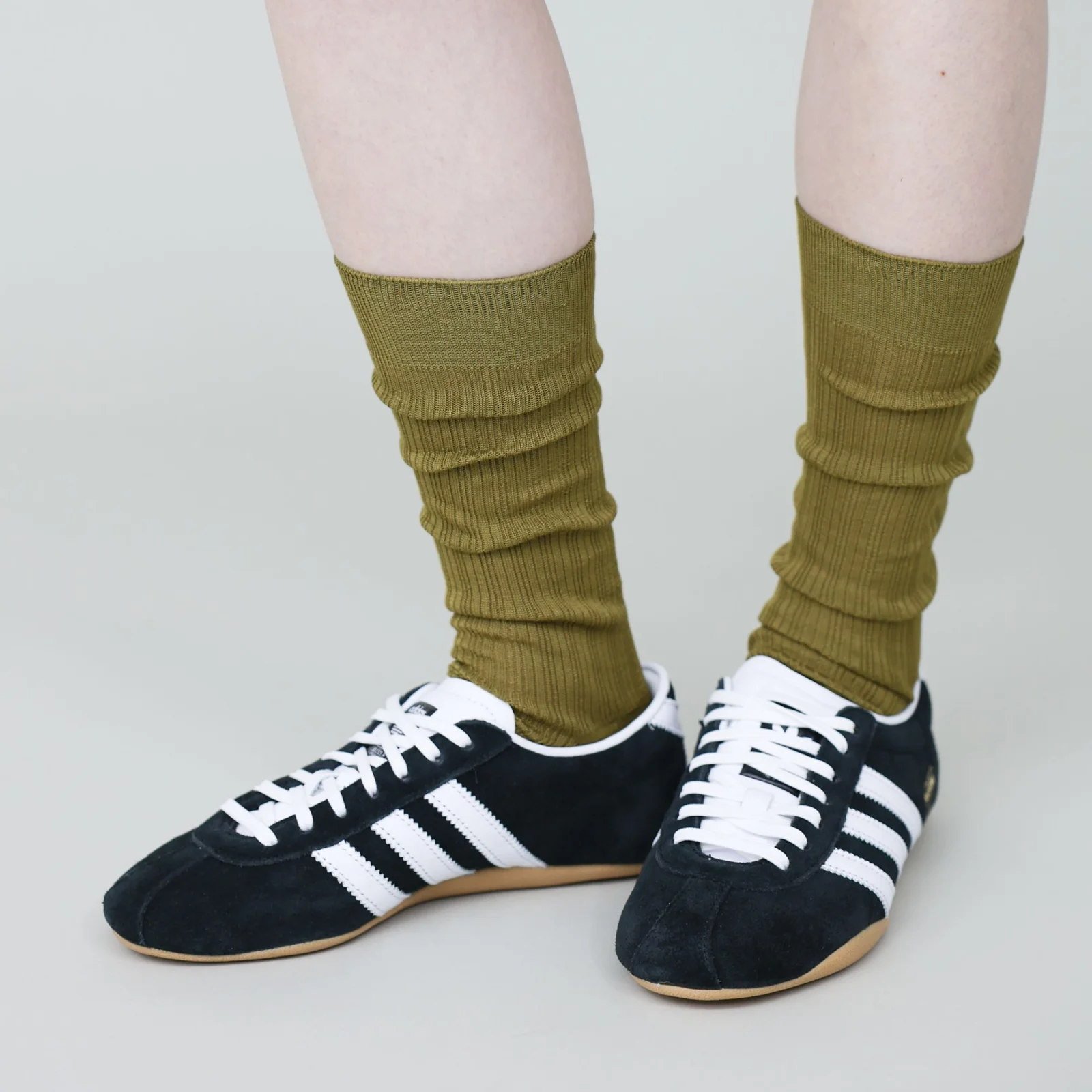 loose middle socks - matcha