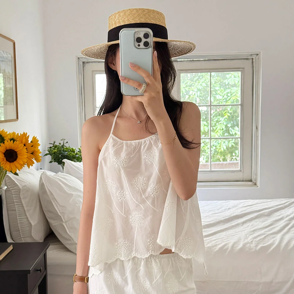 Scallop lace halterneck top - White