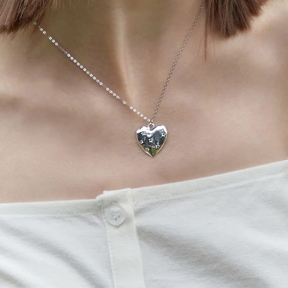 Jang Hee-ryung 著用 Heart Cubic Necklace
