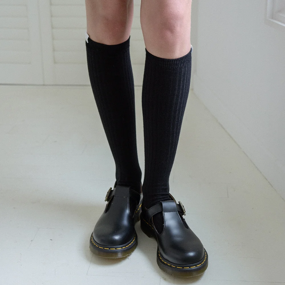 Letters 柔軟 Knee High 襪 ( 黑色 )