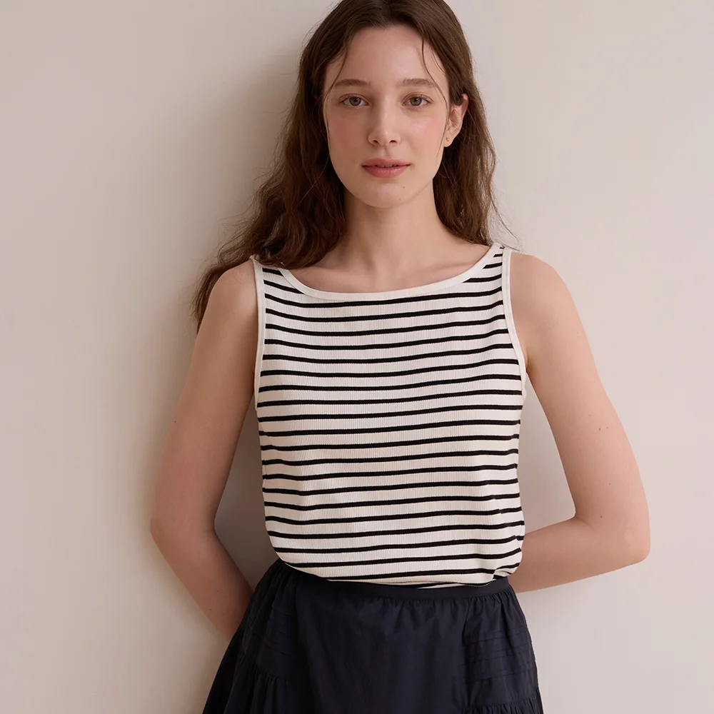 Boat neck sleeveless top - Black